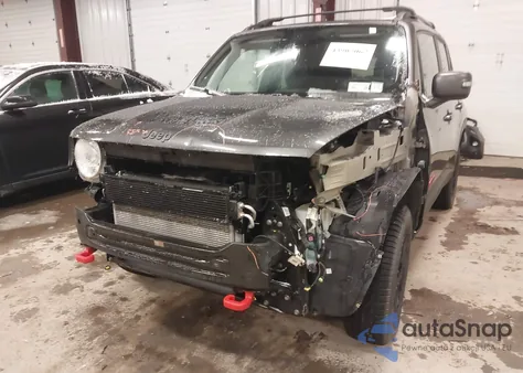 2018 Jeep Renegade Trailhawk 4X4 из США, поврежденный, VIN ZACCJBCB1JPH99981